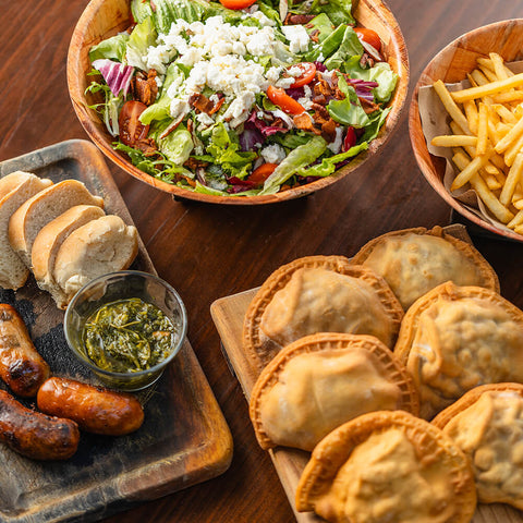 Paquete | 2 Chorizos + Orden de Papas + Ensalada Uruguaya + 6 Empanadas